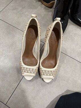 Tory Burch Cream Open-Toe Lattice Pumps